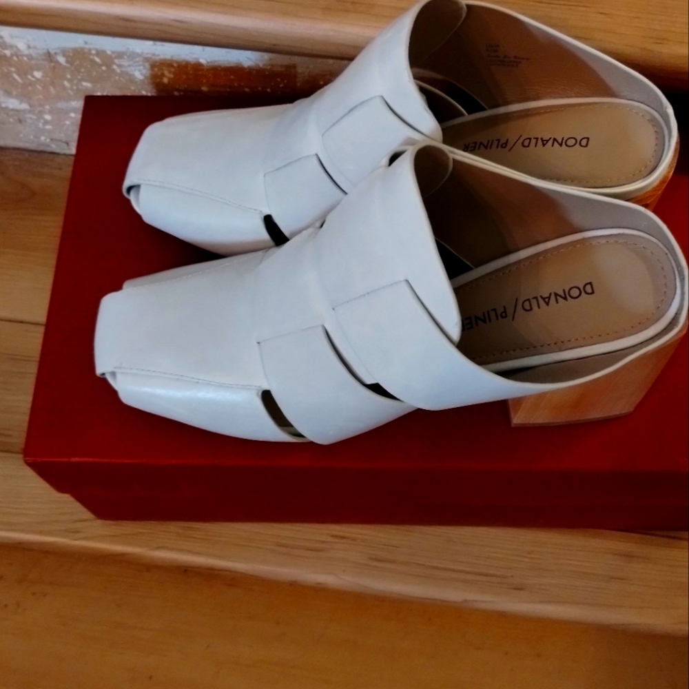 NEW Donald Pliner Mules 8.5